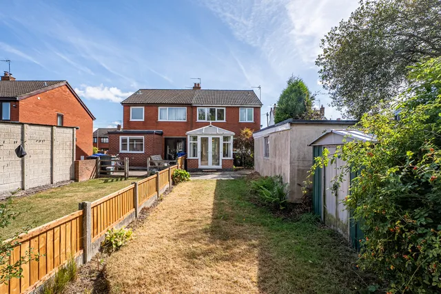 19 Wood Street, Bignall End ST7 8QL
