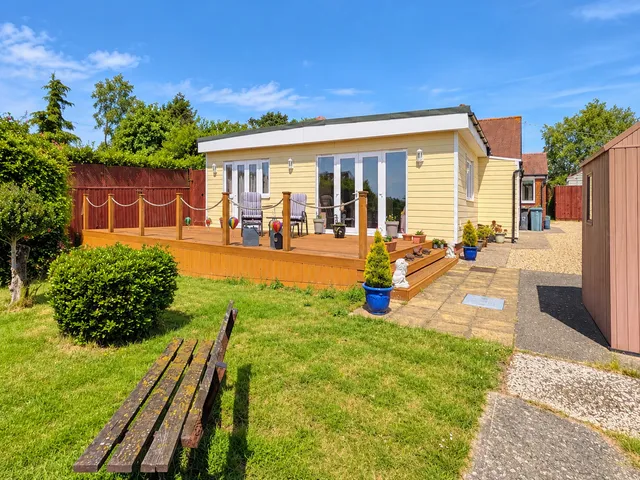 12 Wyatts Lane, Cowes PO31 8QB