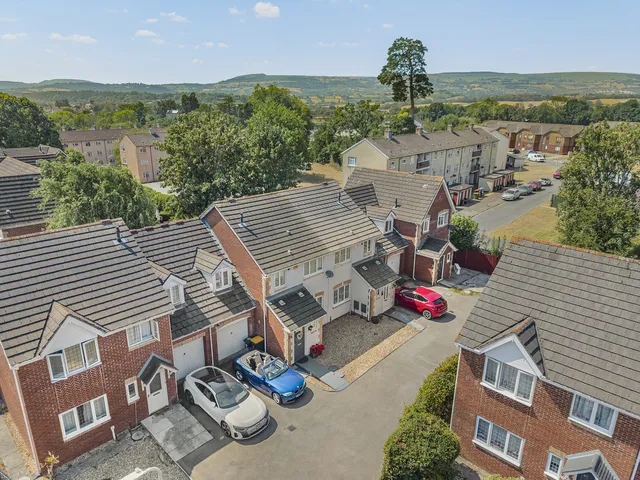 12 Llewellyn Grove, Newport NP20 6LX