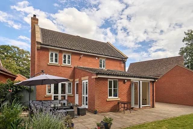 13 Greenfield Way, Long Stratton NR15 2WP