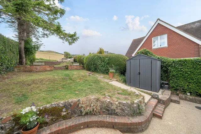 147 Wish Hill, Eastbourne BN20 9HN
