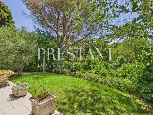 Arbonne – Near the village centre – Quiet Basque-style house with a garden
