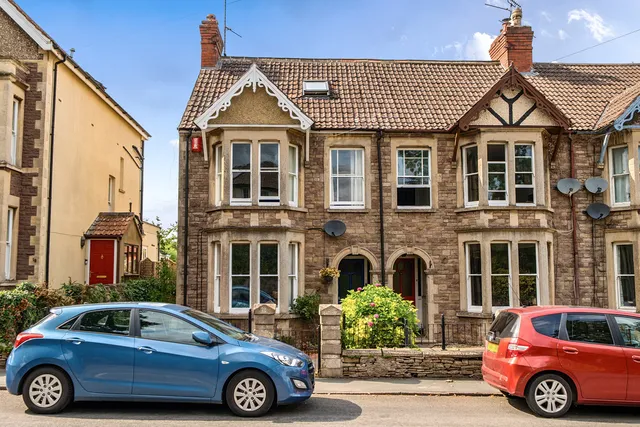21 Gloucester Road, Bristol BS35 1DJ