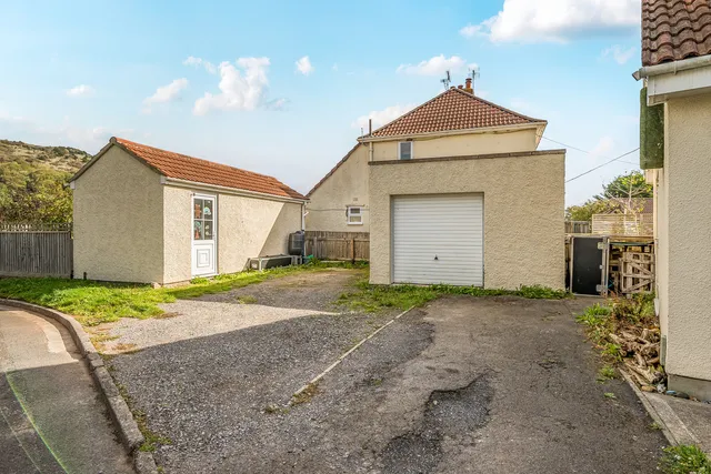 9 Big Tree Close, Axbridge BS26 2EY