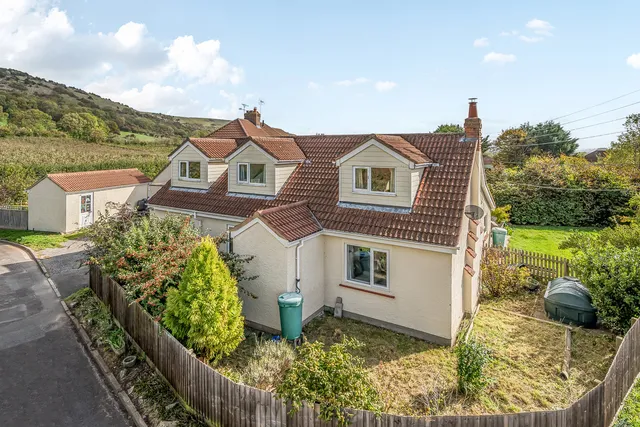 9 Big Tree Close, Axbridge BS26 2EY