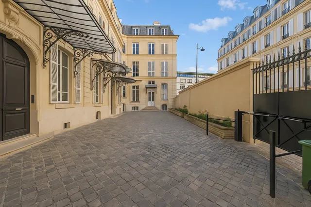 Apartment in 8th (Golden Triangle - Parc Monceau), Paris