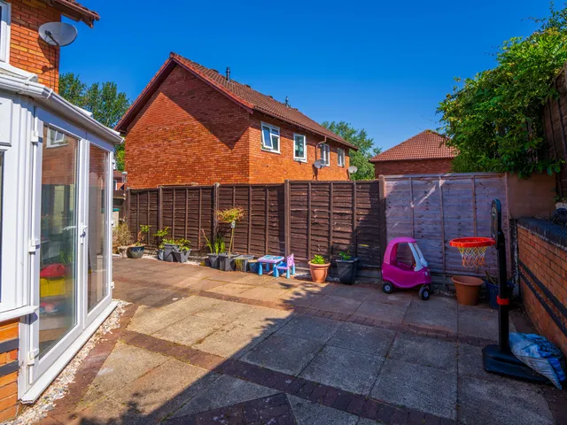 128 Dunlin Drive, Kidderminster DY10 4TA