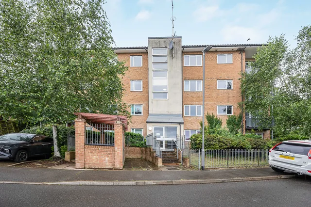 Flat 94, 94 St. Hughs Avenue, High Wycombe HP13 7TZ