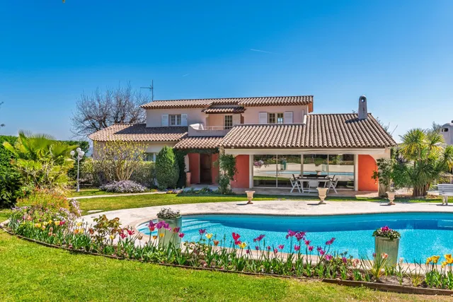 Villa in Le Rouret, French Riviera