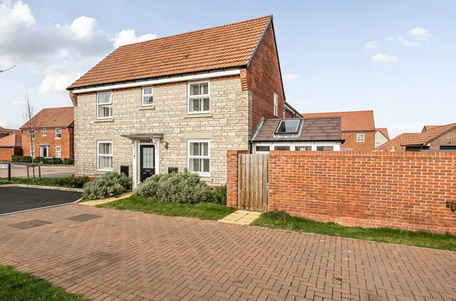 14 Epicure Road, Bristol BS35 1BZ