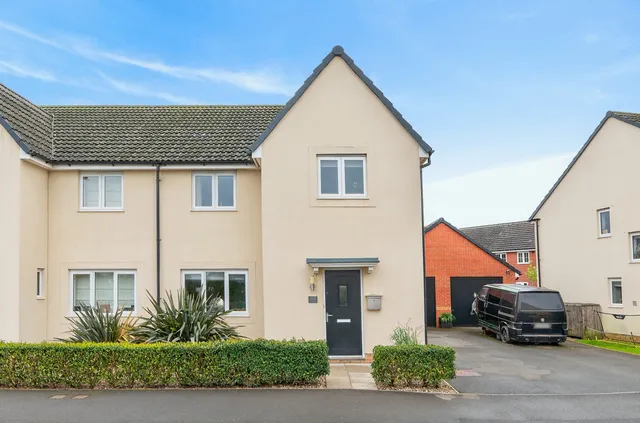 55 Barley Fields, Bristol BS35 1AJ
