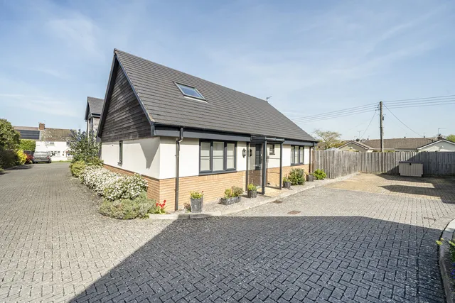 3 The Greenaways, Chipping Sodbury BS37 6FR