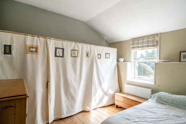23 Dragon Road, Bristol BS36 1BQ