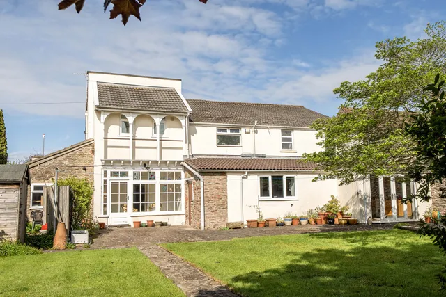 23 Dragon Road, Bristol BS36 1BQ