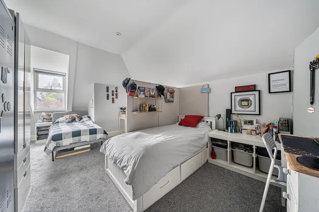 Top Floor Flat, 212b London Road, Cheltenham GL52 6HJ