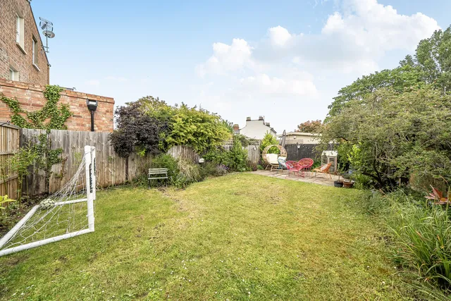 Top Floor Flat, 212b London Road, Cheltenham GL52 6HJ