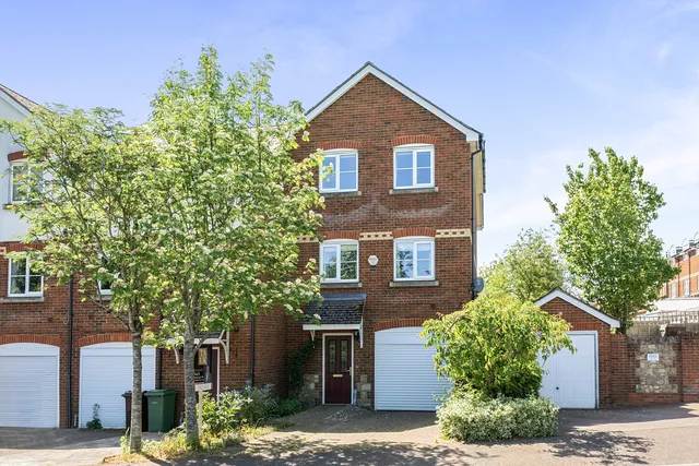 70 Farleigh Lane, Barming ME16 9AY