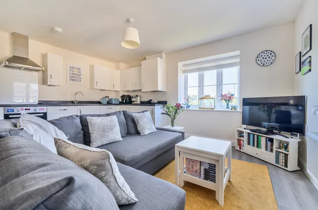 4 Deer Park, Bristol BS35 1AT