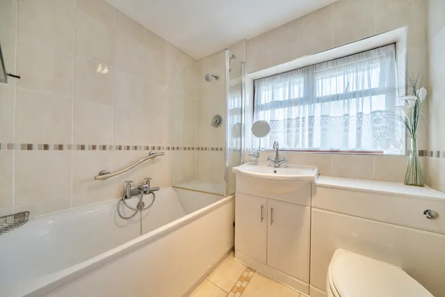 25 Britannia Drive, Gravesend DA12 4RP