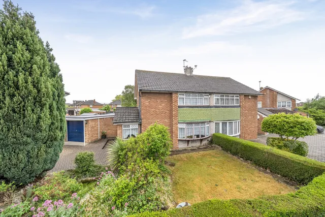 25 Britannia Drive, Gravesend DA12 4RP