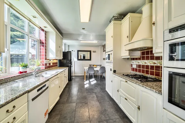 49 Sherwood Road, Hendon NW4 1AE