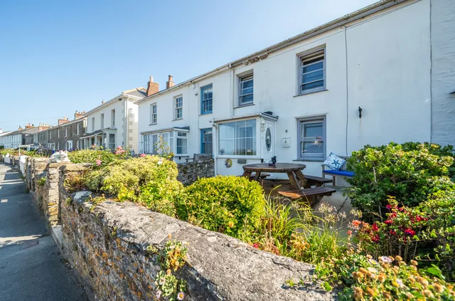 3 The Lugger, Truro TR2 5HE