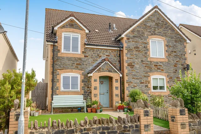 46 South View Crescent, Bristol BS36 2LP