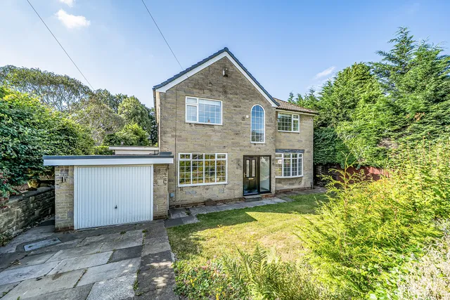 18a Woodhall Park Grove, Pudsey LS28 7HB