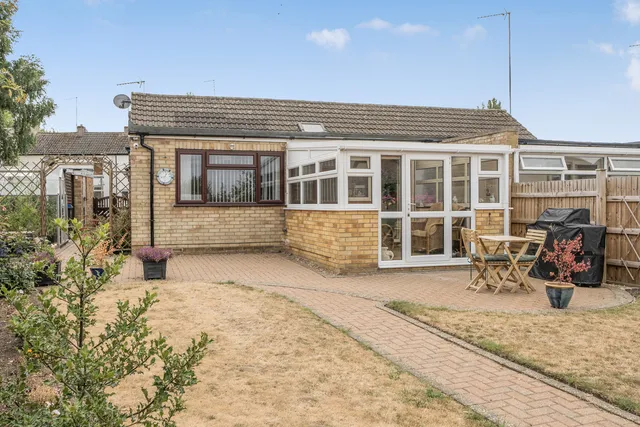 27 Overstone Road, Moulton Northampton NN3 7UL