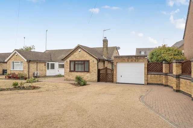 27 Overstone Road, Moulton Northampton NN3 7UL
