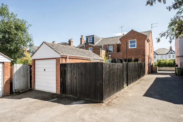 23 Lyefield Road West, Cheltenham GL53 8EZ