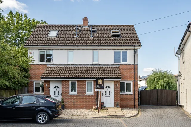 90 Bath Road, Bristol BS30 5JR