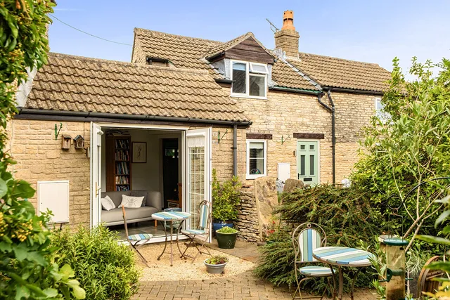 Bacon House The Plain, Badminton GL9 1AT
