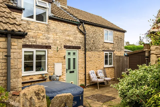 Bacon House The Plain, Badminton GL9 1AT