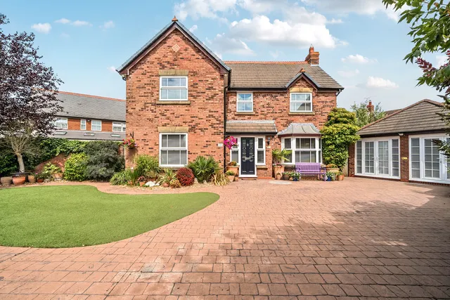 10 Watch Elm Close, Bristol BS32 8AN