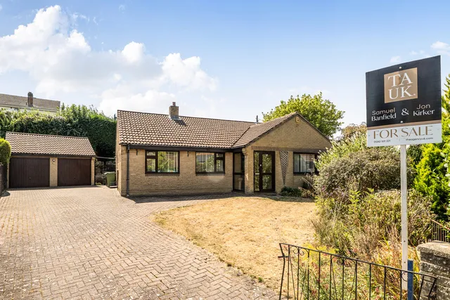 19 Briarbank Rise, Cheltenham GL52 6XR