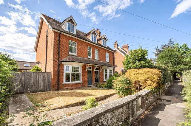 3 High Path, Midhurst GU29 9BD