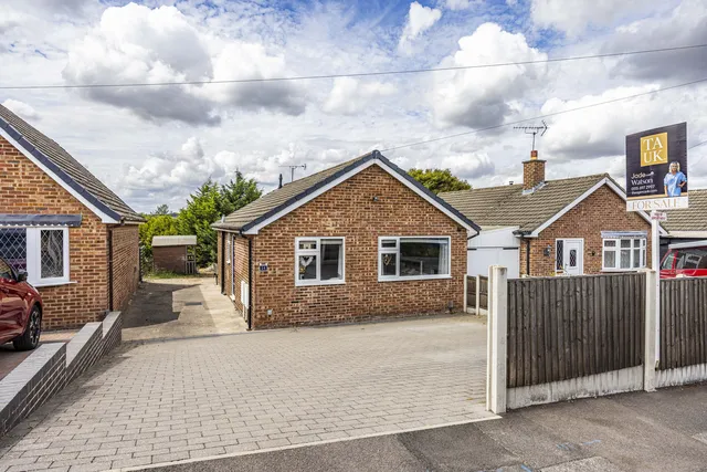 14 Barlow Drive North, Nottingham NG16 2RQ
