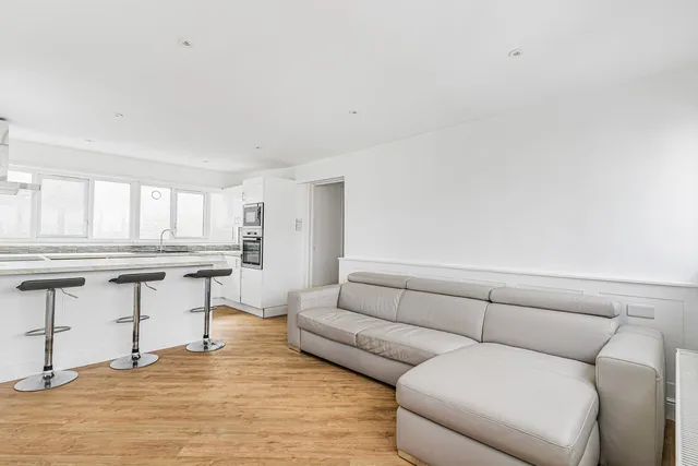 20 Caernarvon Close, Mitcham CR4 1XD