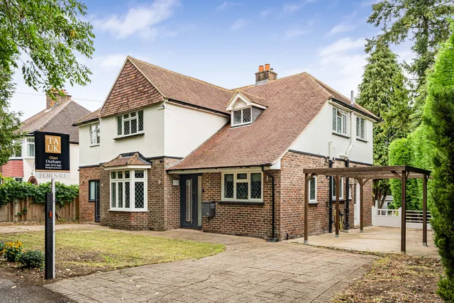 1 The Mount, Tadworth KT20 6TA