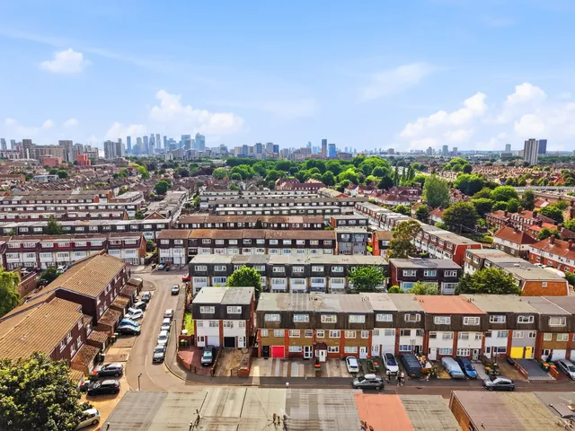 28 Atkinson Road, London E16 3LR