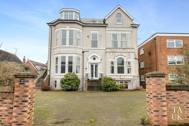 13 Park Road, Southport PR9 9JP