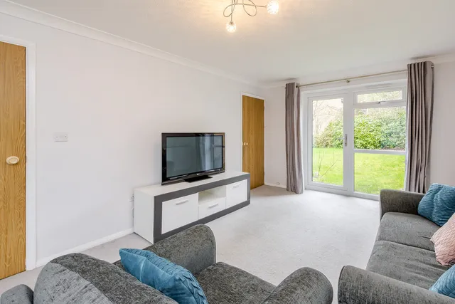15 Inkerman Road, Woking GU21 2BG
