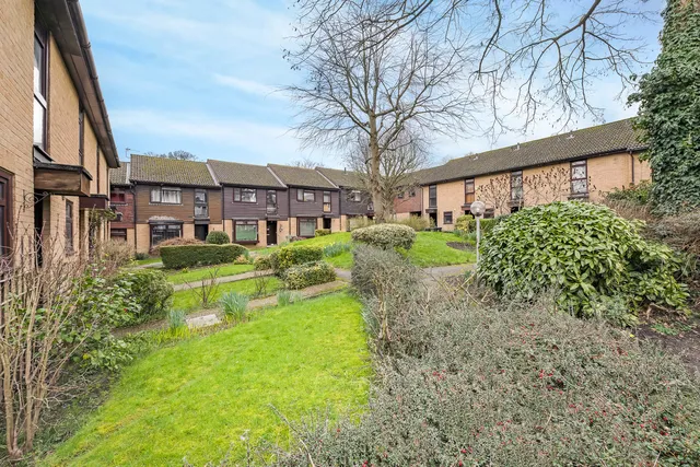 15 Inkerman Road, Woking GU21 2BG