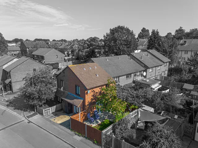 15 Pavilion Way, Edgware HA8 9YA