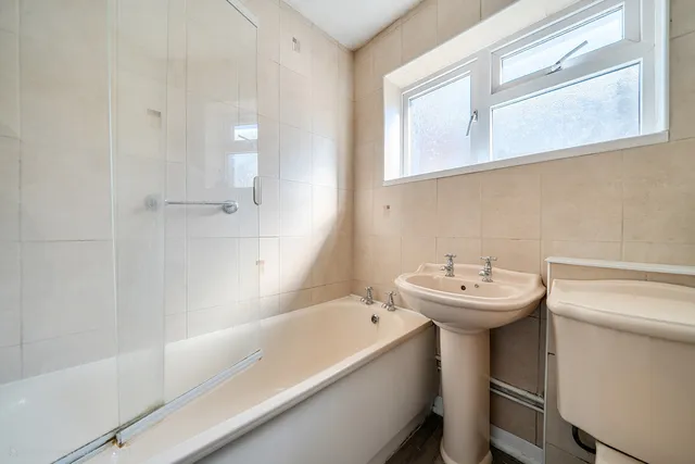54 Andrew Crescent, Waterlooville PO7 6BG