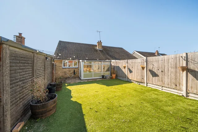 54 Andrew Crescent, Waterlooville PO7 6BG
