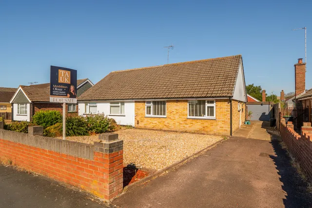 54 Andrew Crescent, Waterlooville PO7 6BG