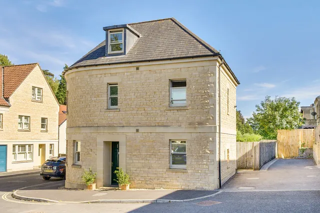 21 Manor Road, Bath BA1 4BW