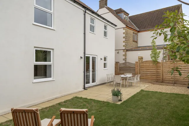 209 Church Road, Bristol BS36 2BJ